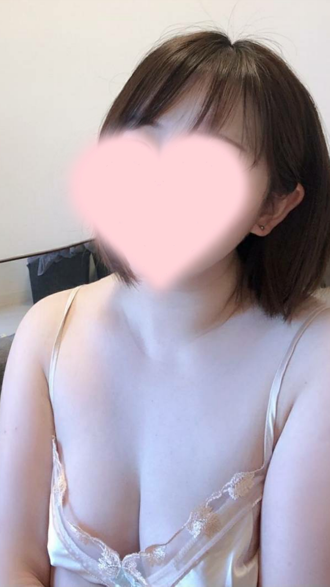 Fカップのグラマー美女緊急体験入店！